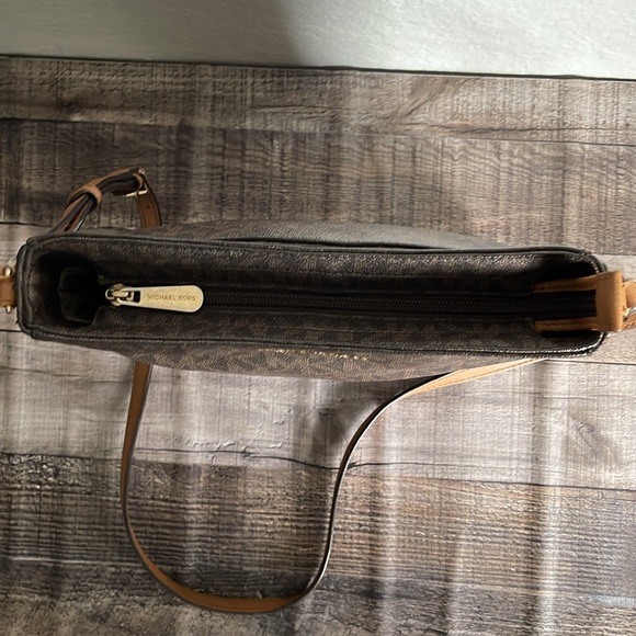 Michael Kors Crossbody - Picture 9 of 10